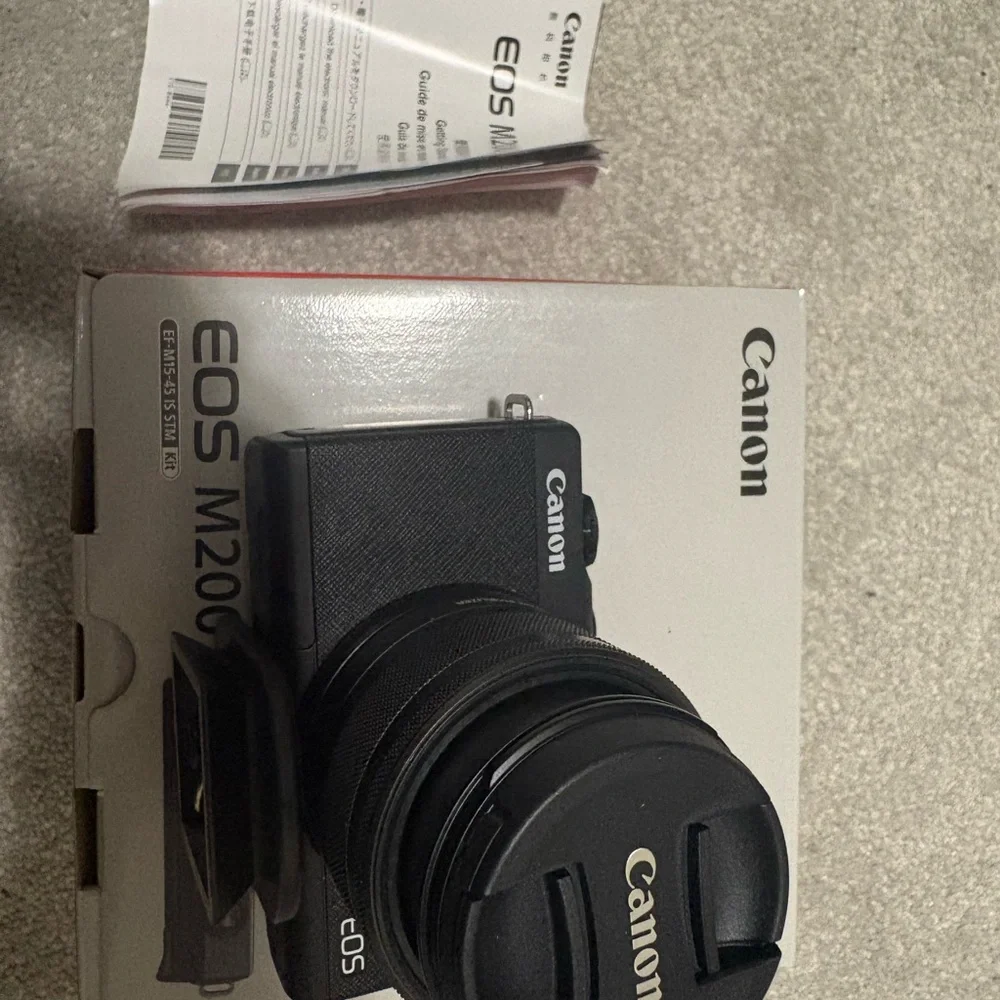 Canon EOS M200 Compact Mirrorless Camera in Black - Picture 6 of 9
